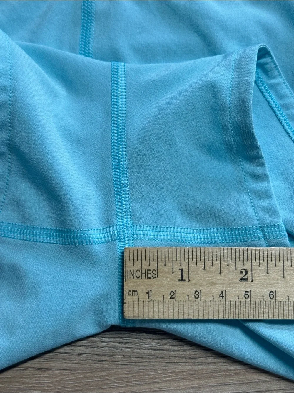 Lululemon Speed Up Shorts 2.5 ** - Picture 11 of 13